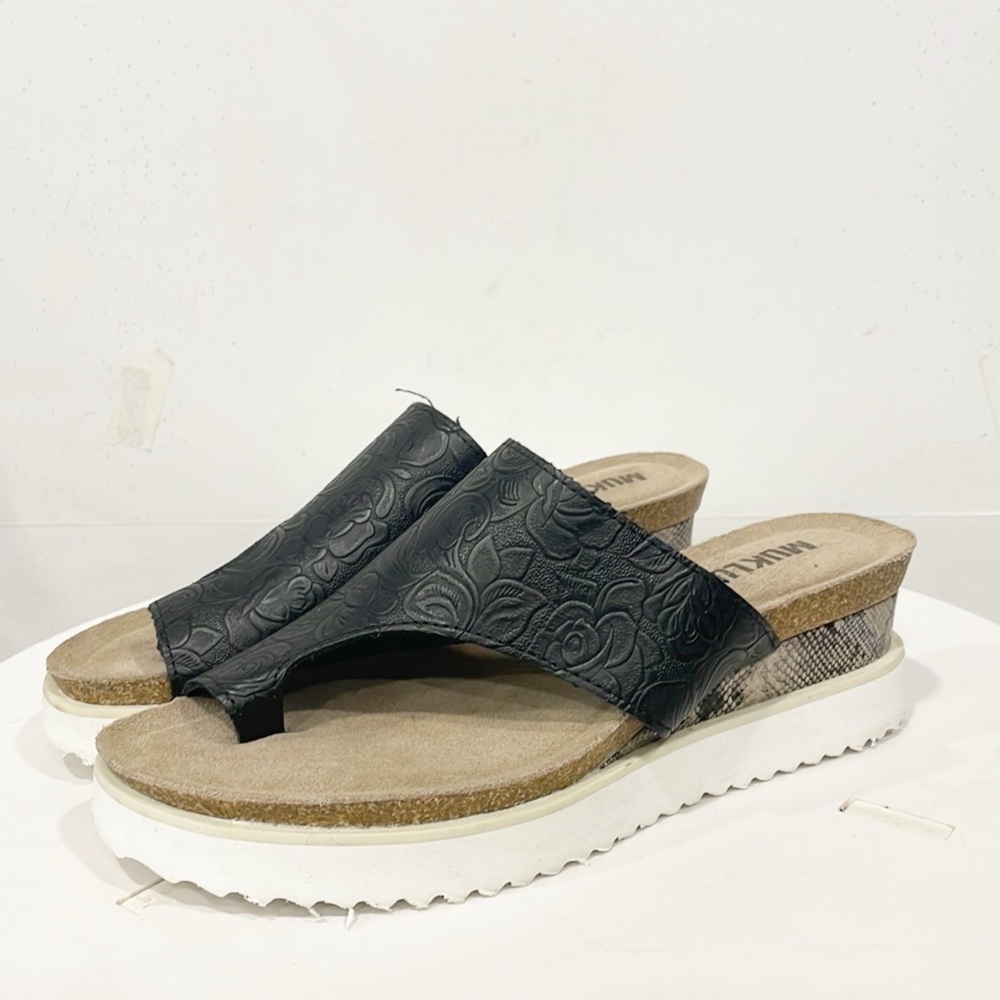 MUK LUKS Women Pitch Tenor Platform Sandals Slip On Black Sz 8 Tooled Upper